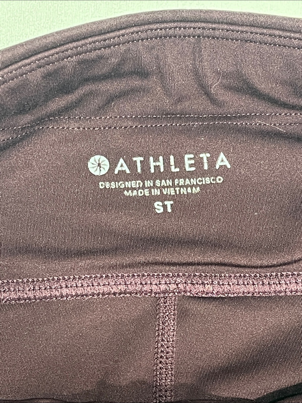 Athleta ST Burgundy 3/4 Capri Leggings Reflective Trim Zip Pocket Sz Small Tall - Picture 2 of 8